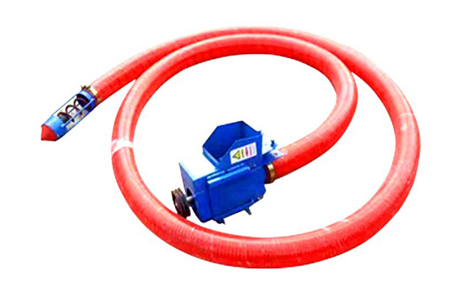 可直接卡在貨車箱的加高壁上，可彎曲可移動，并對谷物有粗略的清選和脫水作用